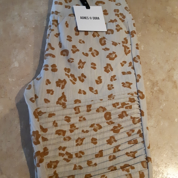 NWT Agnes & Dora Leopard Moto Jeggings Size Large - Picture 6 of 7
